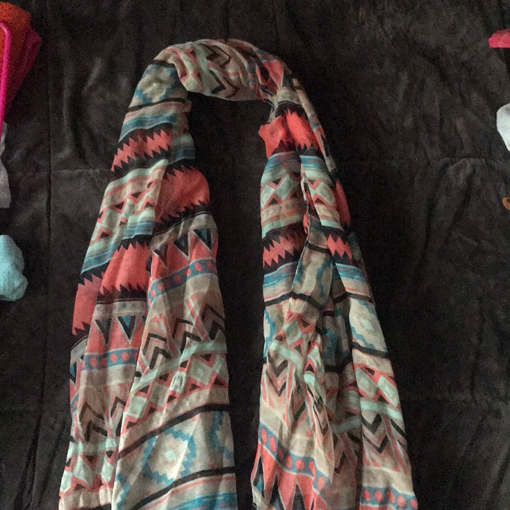 CUTE LIGHT WEIGHT SCARF